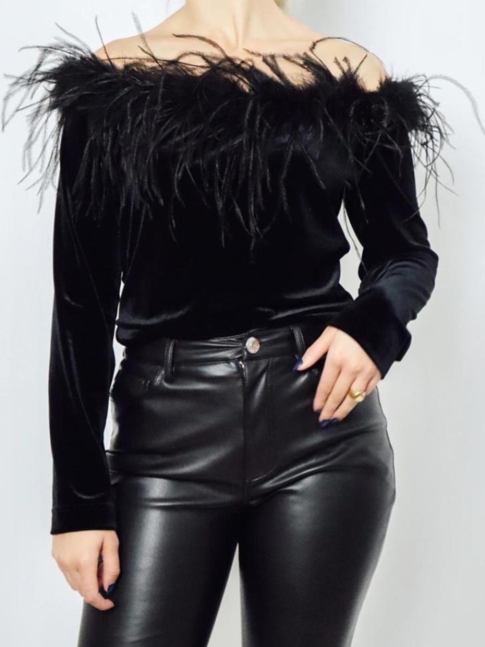 Cachet Off the Shoulder Black Ostrich Feather Trim Velvet Top Vintage SZ L